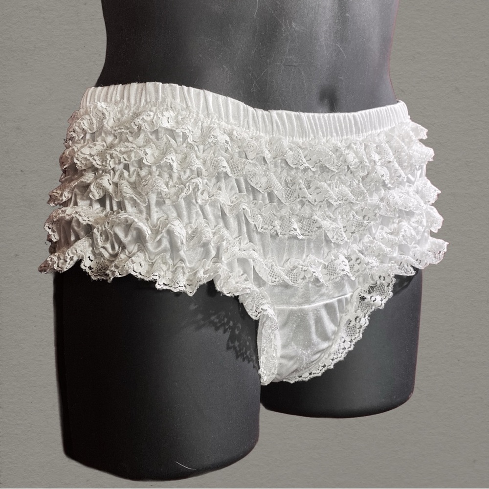 RESERVED: Morbid Threads Y2K Vintage White Ruffled Lace Micro Shorts / Bloomers